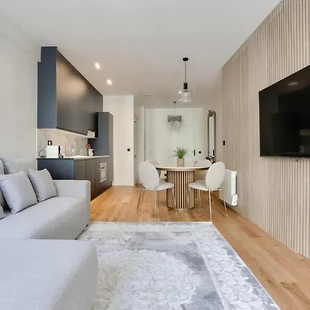 Beautiful 2br In Center Of Apartment