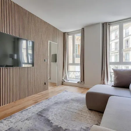Beautiful 2br In Center Of Apartment *